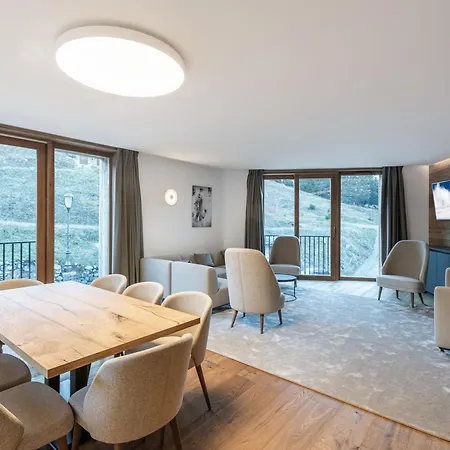 Apartment De Standing A Village, 8 Pers, 123m², 3 + Cabine, Proche Pistes - Fr-1-618-28 *